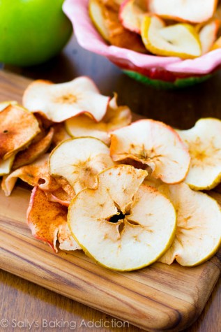 Baked-Cinnamon-Apple-Chips-3